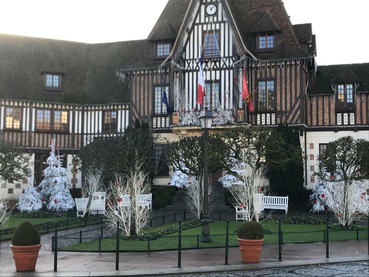 Apartament Le Royal Deauville Zewnętrze zdjęcie