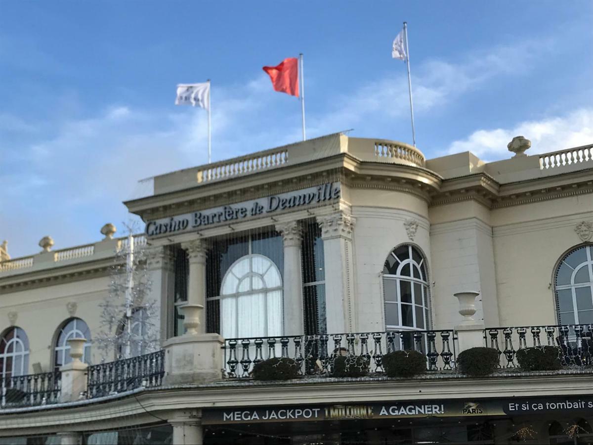 Apartament Le Royal Deauville Zewnętrze zdjęcie