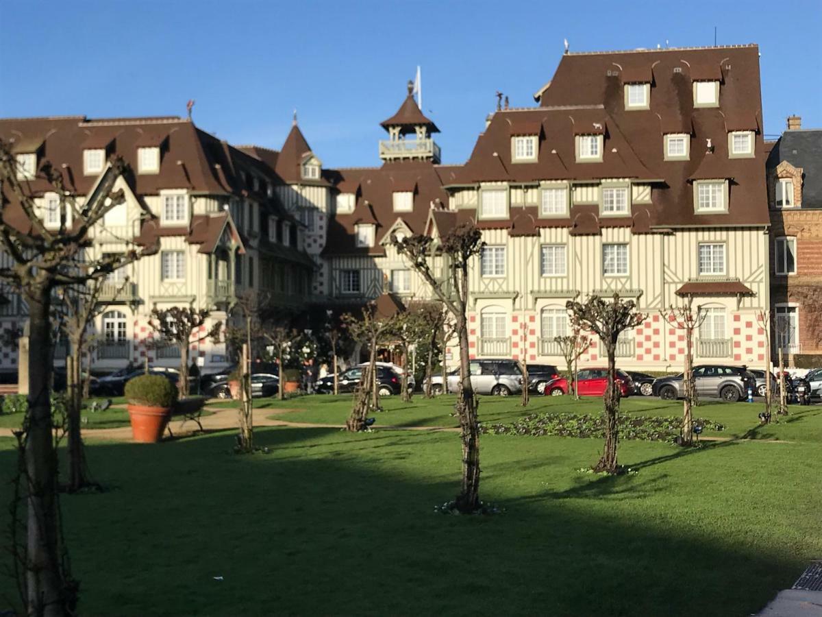 Apartament Le Royal Deauville Zewnętrze zdjęcie