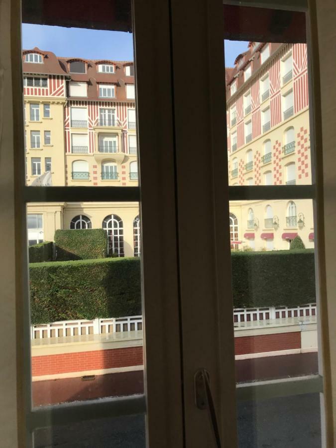 Apartament Le Royal Deauville Zewnętrze zdjęcie